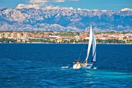 sailboat heading toward the land